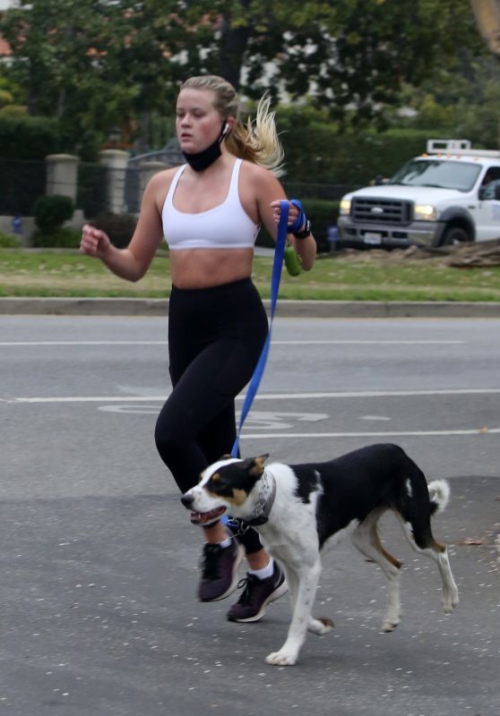 Ava Phillippe - Jogging in LA 02/09/2021