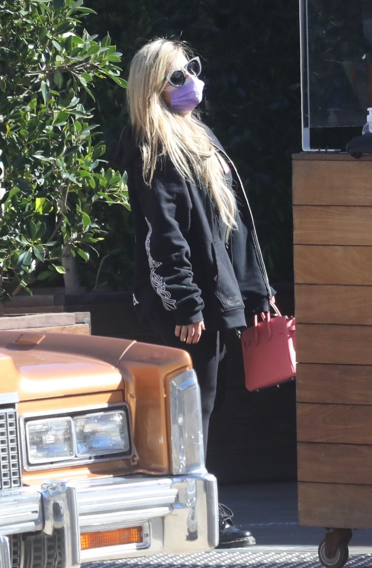 Avril Lavigne at Soho House in Malibu 02/18/2021 • CelebMafia