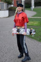 Caprice - Practising Her Skateboarding Skills - London 02/23/2021