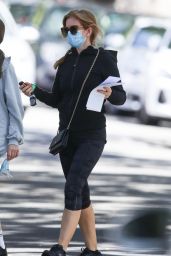 Isla Fisher - Out in Double Bay in Sydney 02/16/2021