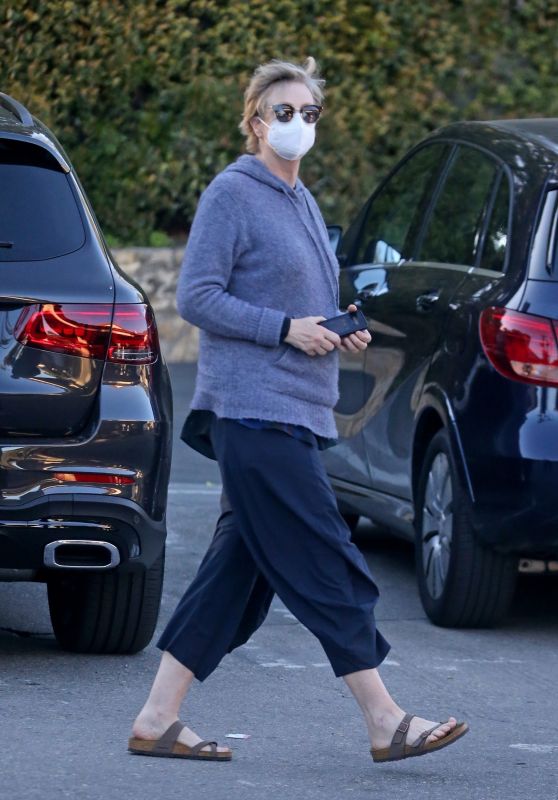 Jane Lynch - Running Errands in LA 02/24/2021