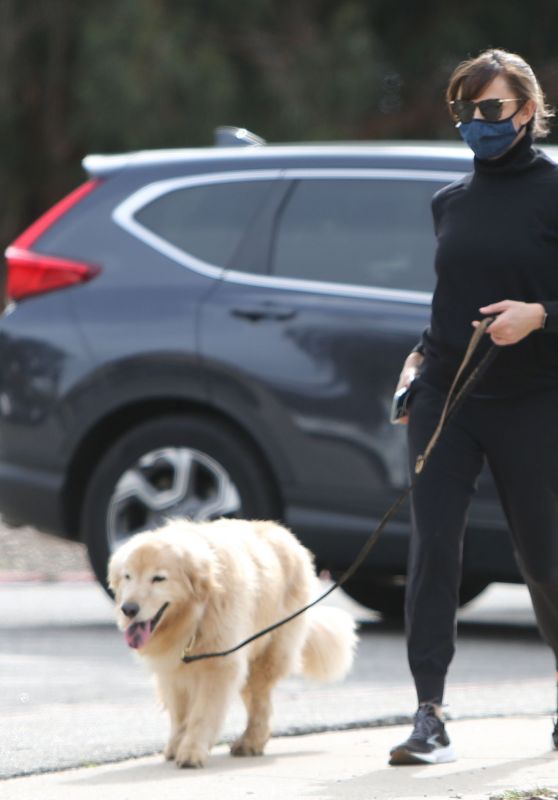 Jennifer Garner - Takes Her Puppies to the Dog Park in Pacific Palisades 01/31/2021