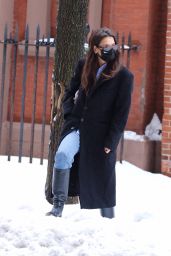 Katie Holmes - Braves the Snow in NYC 02/02/2021