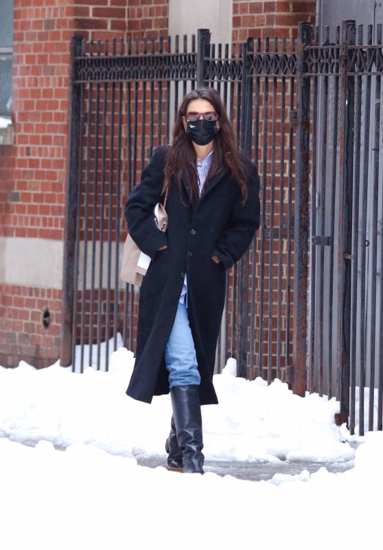 Katie Holmes - Braves the Snow in NYC 02/02/2021