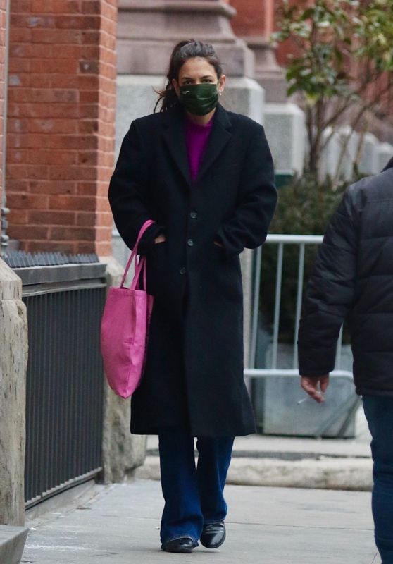 Katie Holmes in a Purple Sweater and Carrying a Pink Bag - NYC 02/15/2021