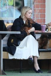Kelly Rutherford at Kreation Organic Kafe in Beverly Hills 02/18/2021