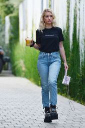 Lottie Moss - Leaving S.O.L Cafe in West Hollywood 02/12/2021