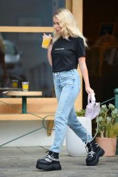 Lottie Moss - Leaving S.O.L Cafe in West Hollywood 02/12/2021