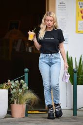 Lottie Moss - Leaving S.O.L Cafe in West Hollywood 02/12/2021
