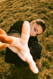 Luna Blaise - Numéro Netherlands February 2021