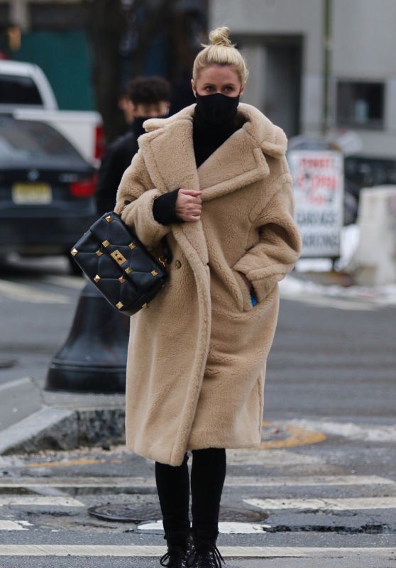 Nicky Hilton Winter Style - New York City 02/09/2021 • CelebMafia