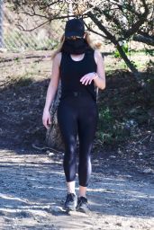 Reese Witherspoon - Hiking in Los Angeles 02/17/2021