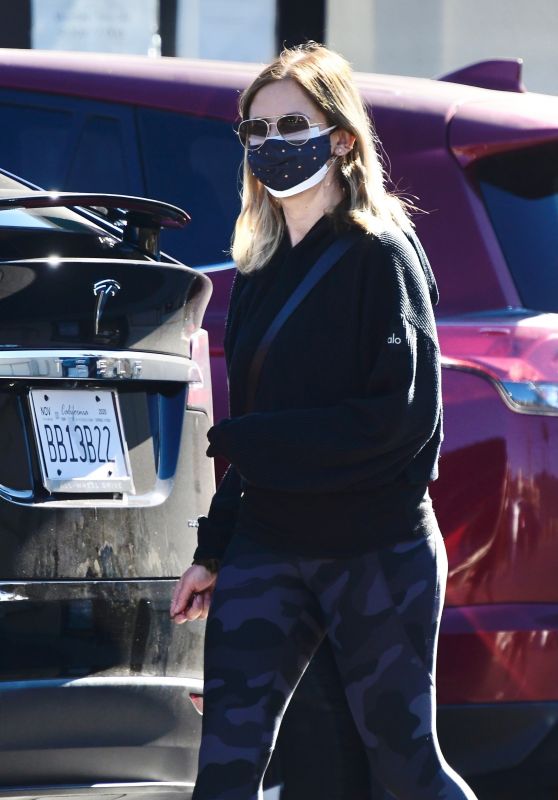 Sarah Michelle Gellar - Out in Brentwood 02/19/2021