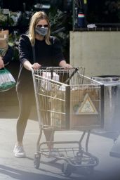 Sarah Michelle Gellar - Shopping at Whole Foods in Los Angeles 02/05/2021