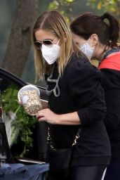 Sarah Michelle Gellar - Shopping at Whole Foods in Los Angeles 02/05/2021