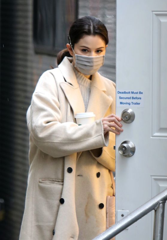 Selena Gomez - "Only Murders in the Building" Filming in New York 02/09/2021