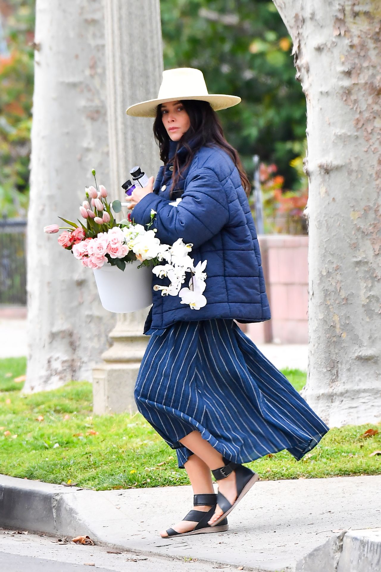 abigail-spencer-out-in-los-angeles-03-07-2021-0.jpg