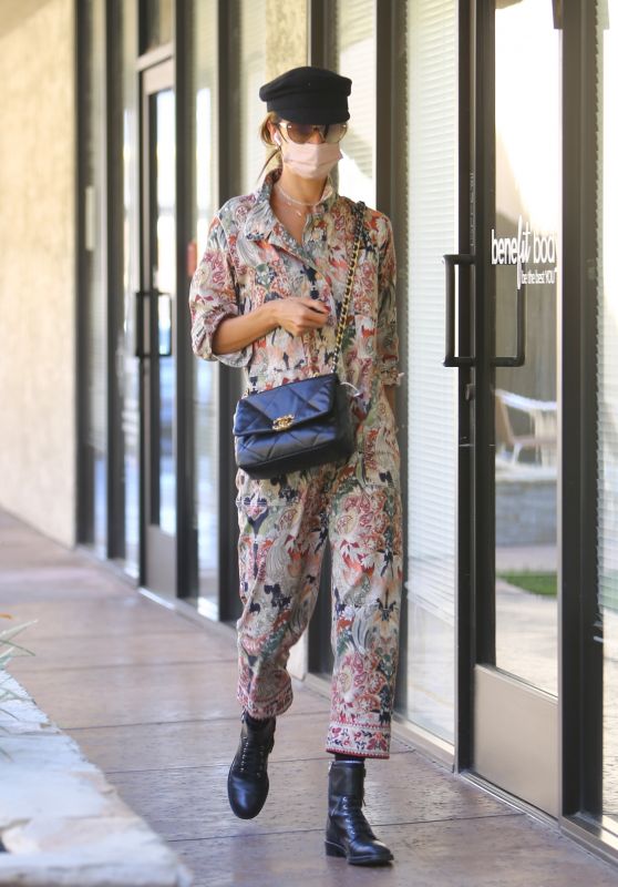 Alessandra Ambrosio Street Style - Los Angeles 03/02/2021