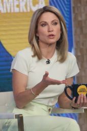 Amy Robach - Good Morning America in New York 03/26/2021