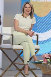 Amy Robach - Good Morning America in New York 03/26/2021