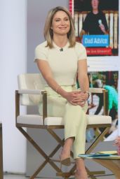 Amy Robach - Good Morning America in New York 03/26/2021