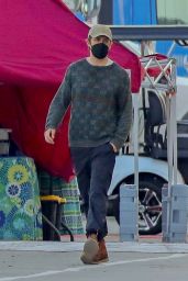 Ana de Armas and Ryan Gosling - "The Gray Man" Set in LA 03/24/2021