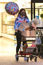 April Love Geary - Grocery Shopping at Pavilions in Malibu 03/09/2021