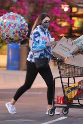 April Love Geary - Grocery Shopping at Pavilions in Malibu 03/09/2021