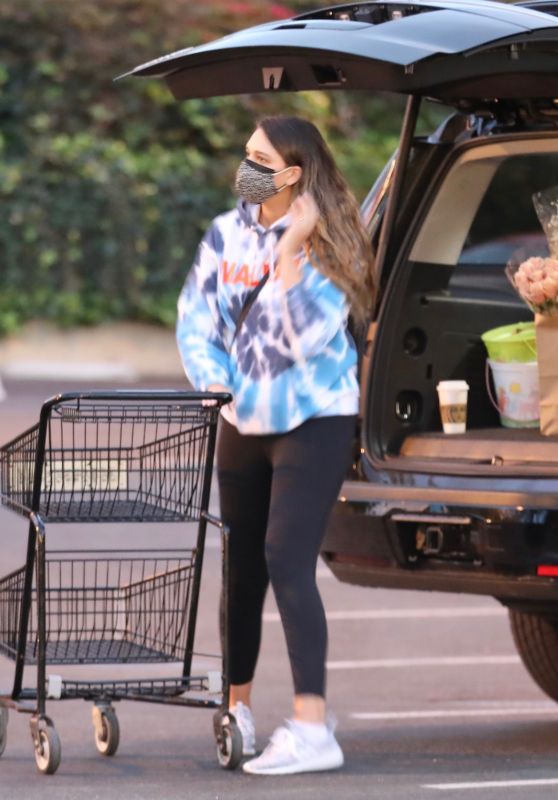 April Love Geary - Grocery Shopping at Pavilions in Malibu 03/09/2021 ...