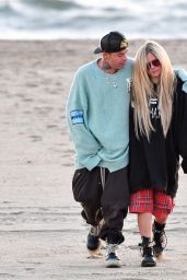 Avril Lavigne and Mod Sun - Beach in Santa Monica 03/10/2021