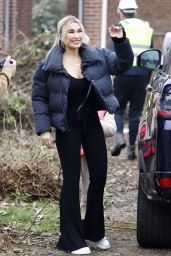 Billie Faiers at Her New Home 03/02/2021