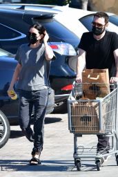 Courteney Cox and Johnny McDaid - Grocery Shopping in Malibu 03/27/2021