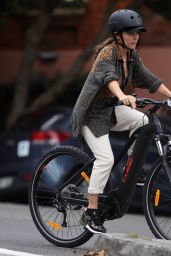 Elsa Pataky Bike Ride - Sydney 03/03/2021