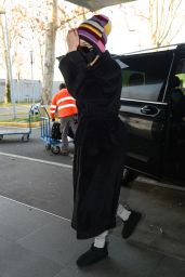 Gigi Hadid in a Black Trench Coat - Milan 03/01/2021