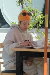 Halsey - Enjoying a Meal in LA 02/28/2021