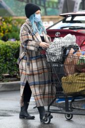 Hilary Duff - Pick Up Groceries in Studio City 03/11/2021