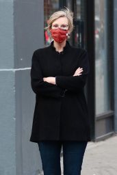 Jane Lynch - Out for a Stroll in Manhattan’s Soho Area 03/11/2021