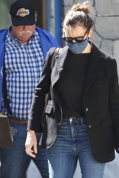 Jennifer Garner - Checks in On the Construction of Her New Home in Brentwood 03/18/2021