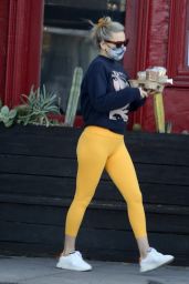 Kate Hudson in a Yellow Leggings and Coach 1941 Barbra Streisand Sweatshirt 03/18/2021