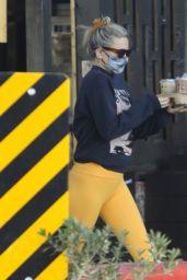 Kate Hudson in a Yellow Leggings and Coach 1941 Barbra Streisand Sweatshirt 03/18/2021