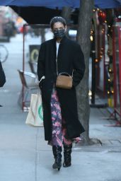 Katie Holmes in Warm and Stylish Ensemble - Shopping in New York 03/05/2021