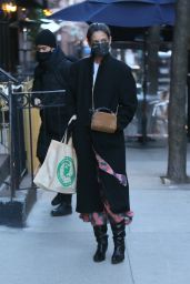 Katie Holmes Street Style - Shopping in NYC 03/05/2021
