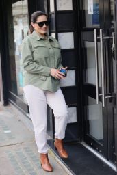 Kelly Brook Looks Stylish in White Denim and Green Top 03/19/2021