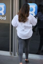 Kelly Brook Street Style - In a White Blouse and Skinny Jeans 03/29/2021