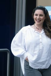 Kelly Brook Street Style - In a White Blouse and Skinny Jeans 03/29/2021