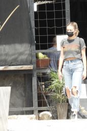 Kelsea Ballerini in Ripped Jeans - Tulum 03/04/2021