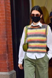 Kendall Jenner Street Style - NYC 03/21/2021