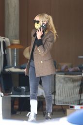 Kimberly Stewart - Shopping at Exclusive Switch Boutique in Bel-Air 03/08/2021