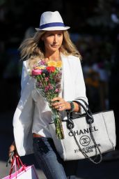 Lady Victoria Hervey in a White Jacket and Skinny Jeans - Bristol Farms in LA 03/23/2021