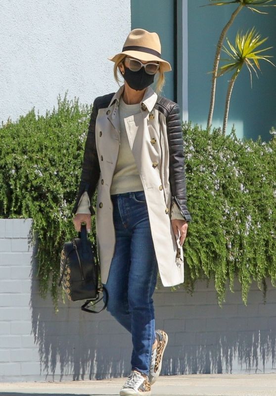 Laeticia Hallyday Street Style - Shopping in Beverly Hills 03/12/2021